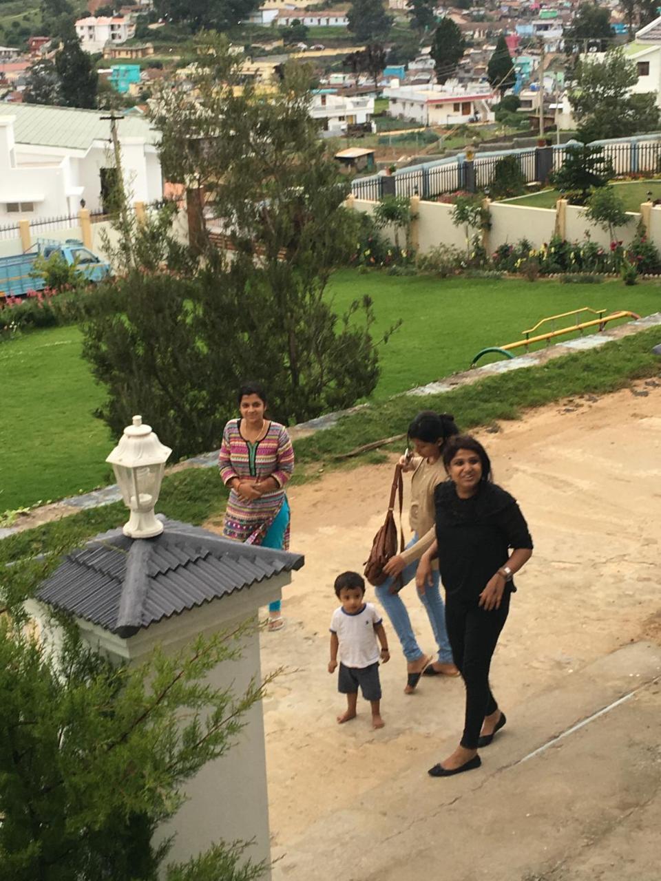 Aanvis Inn Ooty Ngoại thất bức ảnh